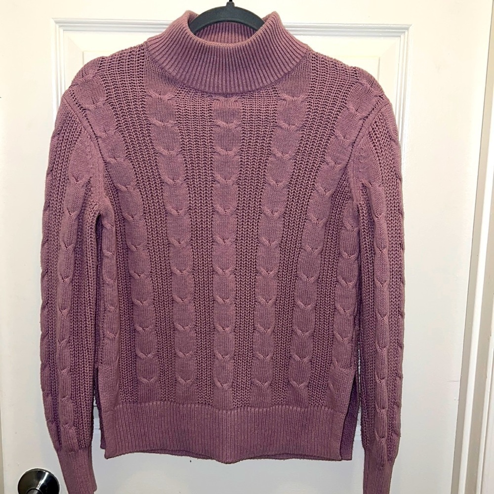 Banana Republic mock neck cable knit sweater. EUC. Lavender. Size XS.
